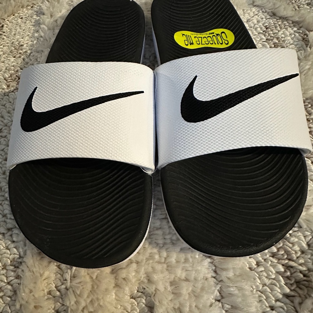 Brand New Nike Kawa Slide 5Y - Picture 3 of 4